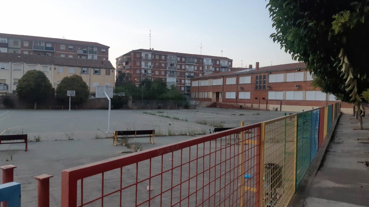 Vista general del patio del colegio Ave María de la capital, donde se ubicará la estructura para proteger a los alumnos. / Óscar Herrero