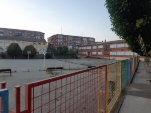 Vista general del patio del colegio Ave María de la capital, donde se ubicará la estructura para proteger a los alumnos. / Óscar Herrero
