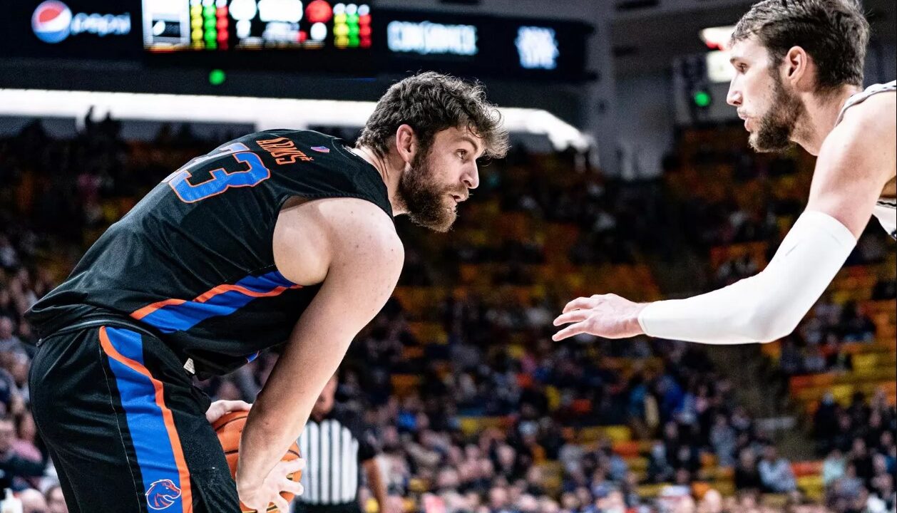 Armus, en su etapa en los Boise State de la NCAA. / https://broncosports.com