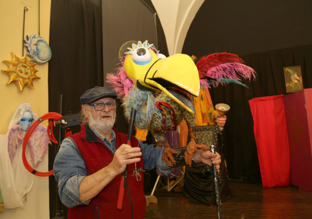 Brágimo - Taller de títeres de Palredes de Nava. El artesano y titiritero Miguel Ordoñez