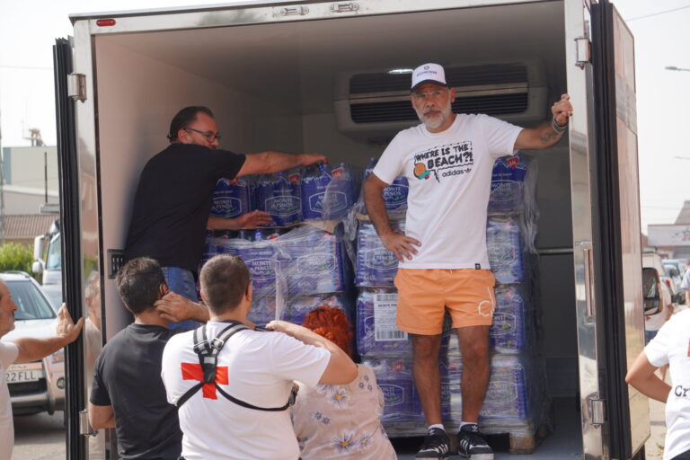 Evacuados de Mantinos, Villalba y Fresno, alojados en el pabellón de Saldaña. / Óscar Herrero