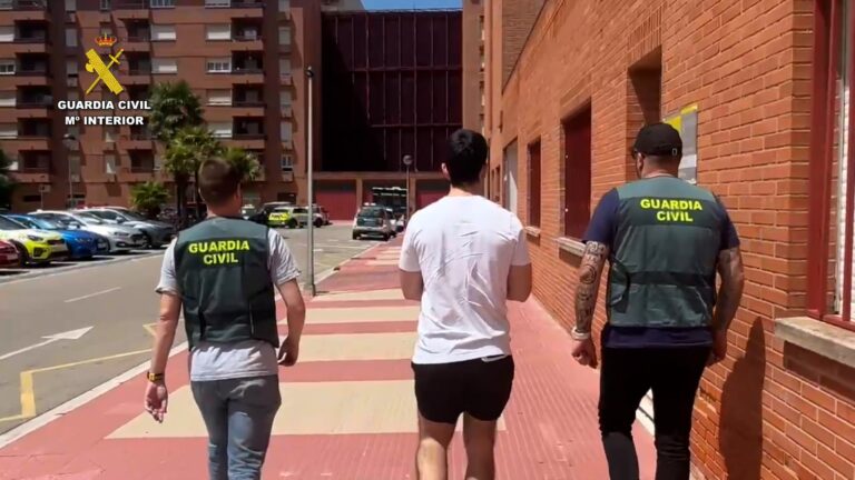 Detenido por difundir contenido sexual - GUARDIA CIVIL