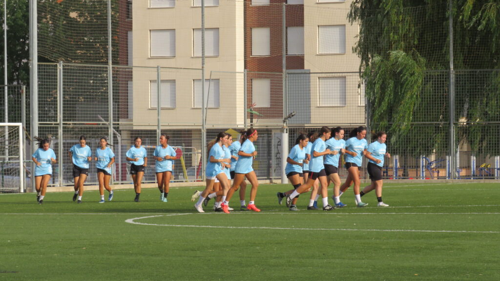 El Palencia Fútbol Femenino en su primer entrenamiento de pretemporada 2025-26. Fotografía: Palencia en la Red