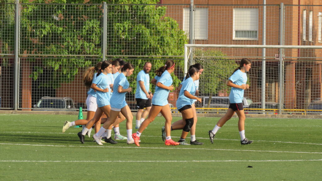 El Palencia Fútbol Femenino en su primer entrenamiento de pretemporada 2025-26. Fotografía: Palencia en la Red