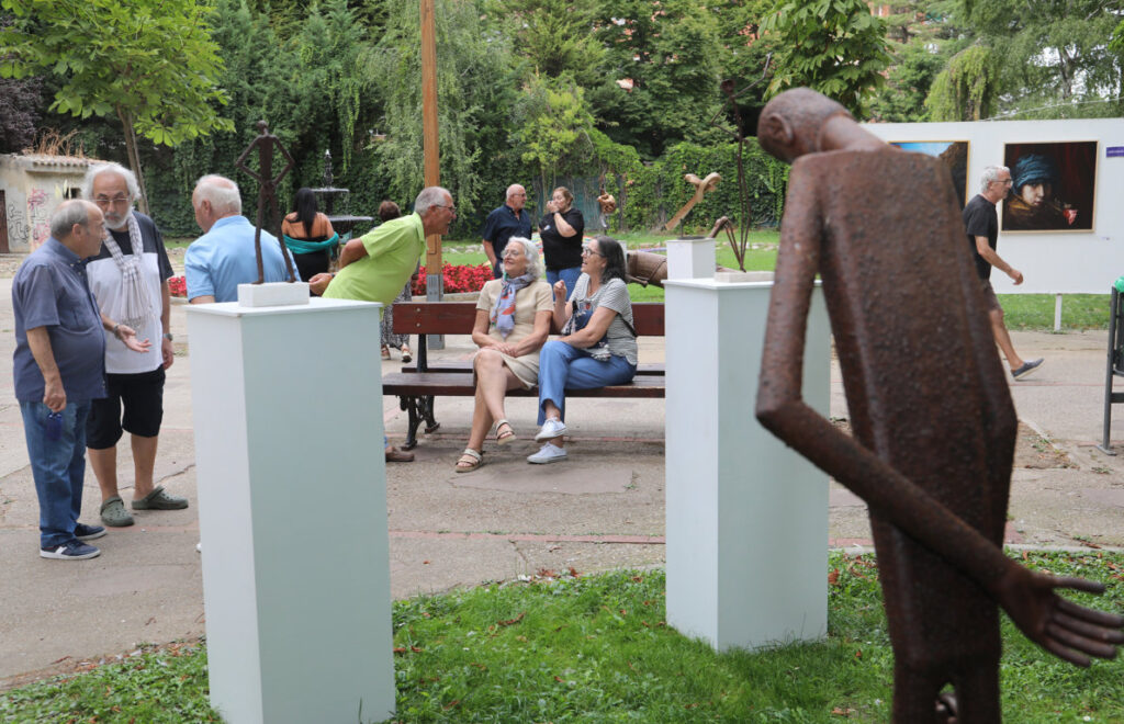 Arte al aire libre en la Huerta Guadián durante las fiestas de San Antolín de Palencia organizado por el grupo Muriel reúne a 44 artistas de España y Francia