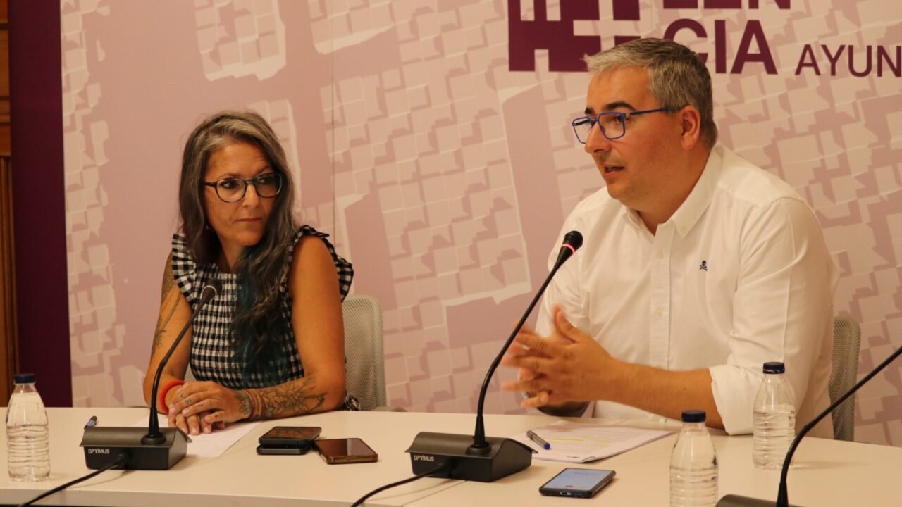 El Ayuntamiento de Palencia firma un convenio con la Asociación Chiguitos Felinos para gestionar la protectora de animales. Ayuntamiento de Palencia