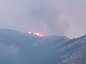 Imagen del incendio en el entorno de Resoba esta mañana. Fuente: Ayto. Cervera de Pisuerga