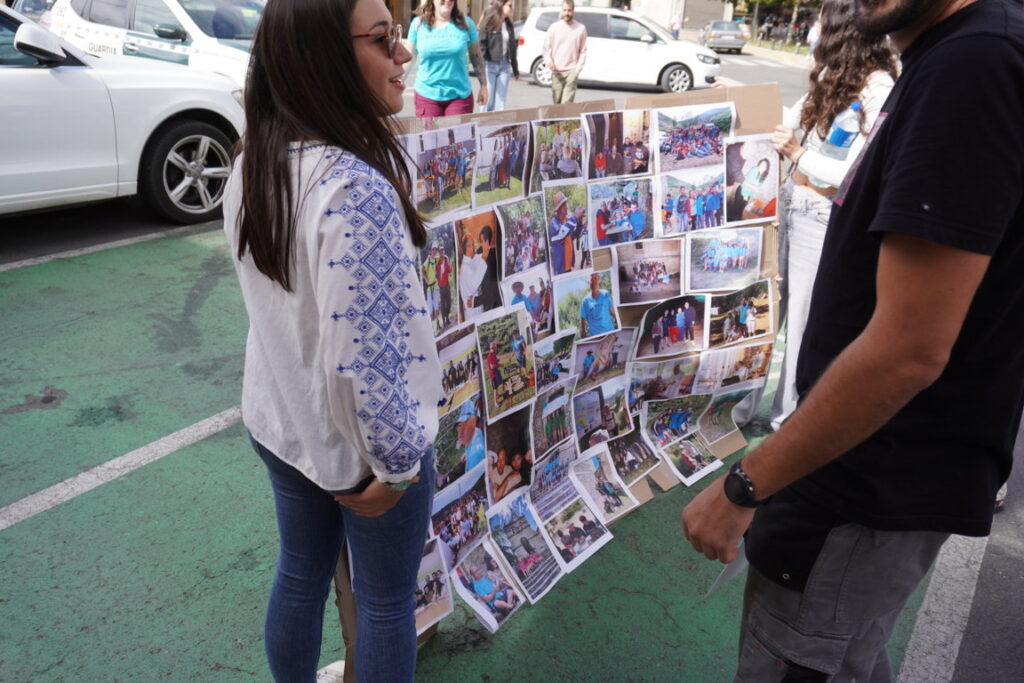 Manifestación en Saldaña contra el traslado de los párrocos Luis Ángel y Ramón de la localidad