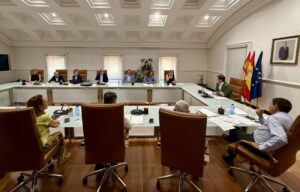 El presidente de la Junta de Castilla y León, Alfonso Fernández Mañueco, mantiene una reunión de trabajo con miembros de su Ejecutivo para hacer seguimiento de la situación de los incendios en la Comunidad