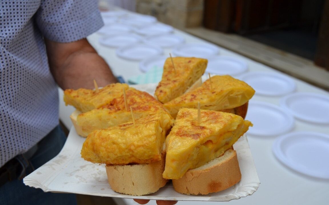 Tortillada de Astudillo a favor de Manos Unidas
