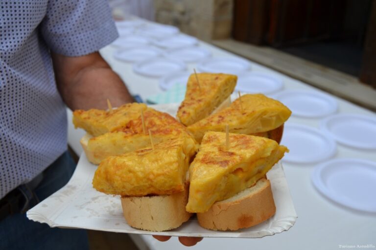 Tortillada de Astudillo a favor de Manos Unidas