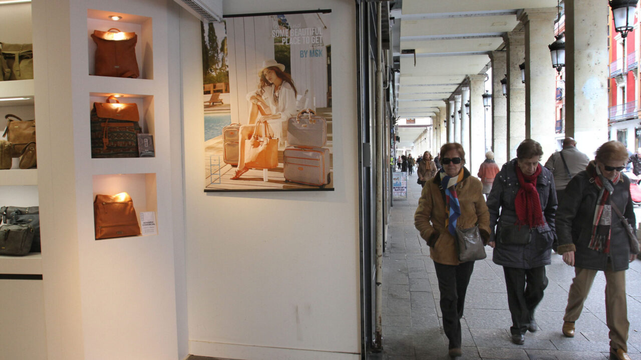 Zona comercial de la Calle Mayor de Palencia. / Brágimo (ICAL)