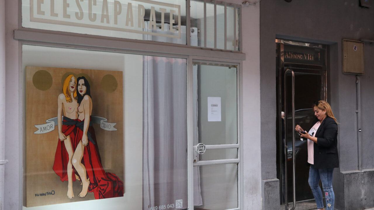 ElEscaparate es un ejemplo de uso de escaparates de comercios vacíos, que serían subvencionables. / Brágimo (ICAL)