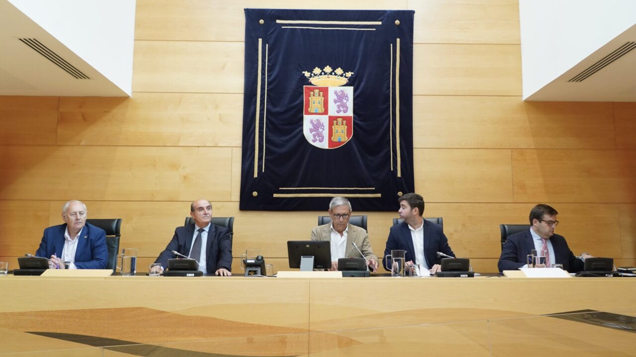 El comisionado de Transparencia de Castilla y León, Tomás Quintana, presenta la Memoria Anual correspondiente al año 2024 ante la Comisión de Relaciones con el Procurador del Común en las Cortes, con Blanco ya como presidente./ ICAL