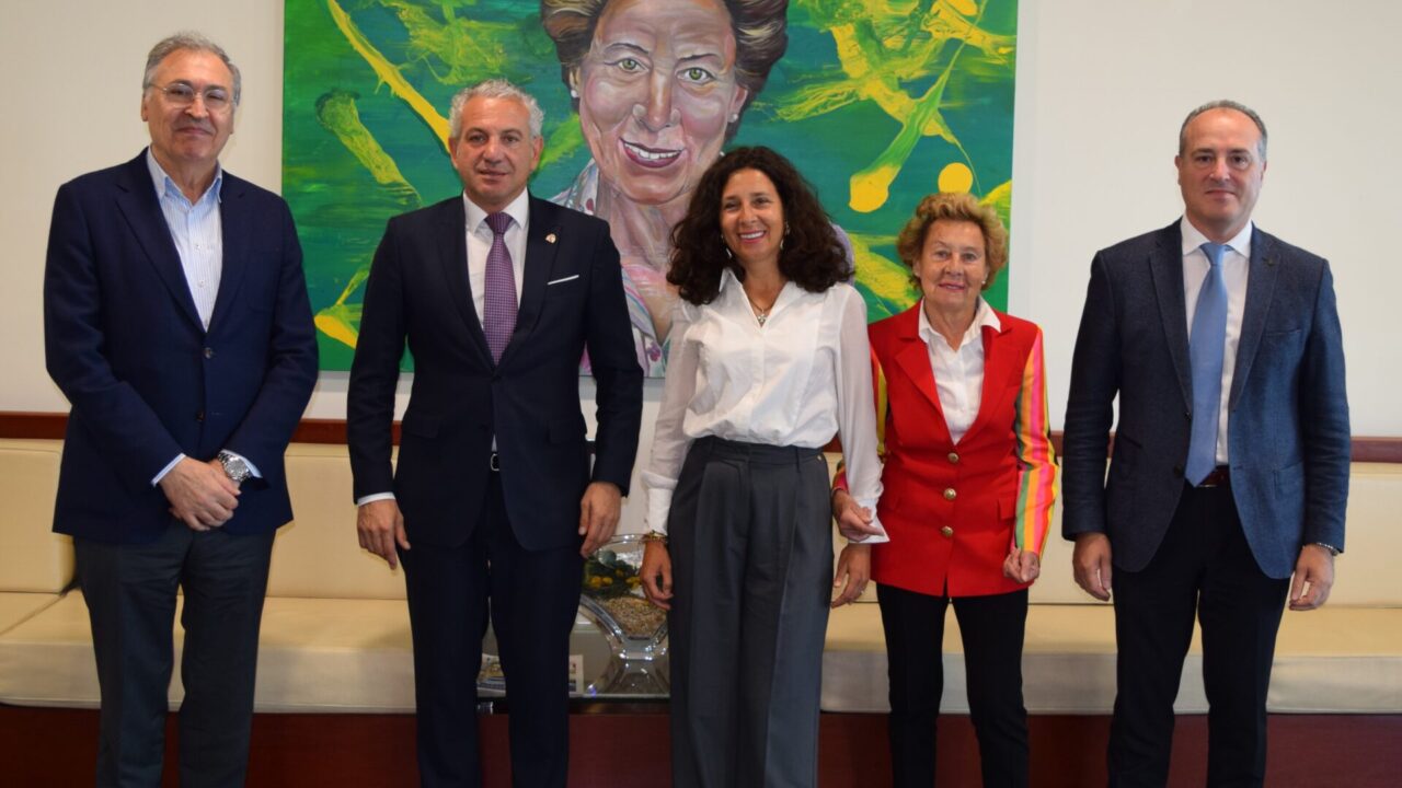 El delegado del Gobierno en Castilla y León visita las instalaciones de Galletas Gullón