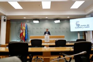 El consejero de Economía y Hacienda y portavoz de la Junta, Carlos Fernández Carriedo, comparece para informar de los asuntos aprobados en el Consejo de Gobierno. Fotografía: Leticia Pérez (ICAL)