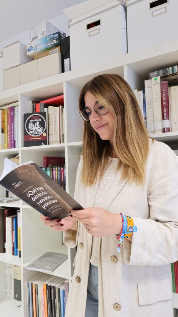 Cristina Párbole presenta la reedición de su primer libro, ‘¿Qué hay detrás del románico?’