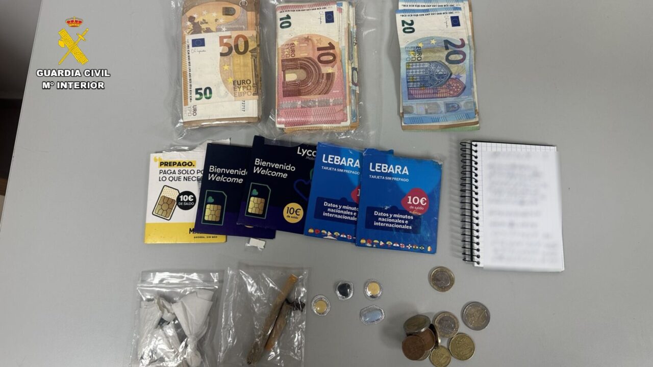 Detenido tras ser sorprendido con varios tipos de droga en Santillana de Campos. Fotografía: Guardia Civil
