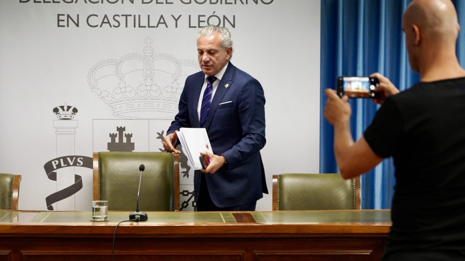 El delegado del Gobierno en Castilla y León, Nicanor Sen, presenta el informe de los medios del Gobierno de España que han participado en la extinción de los incendios durante el pasado mes de agosto en Castilla y León. Fotografía: Leticia Pérez (ICAL)
