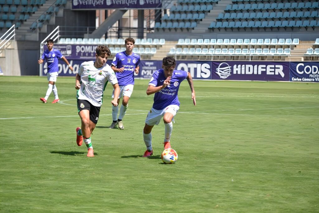 Palencia Cristo Atlético contra Racing B. Fotografía: Julio Robles