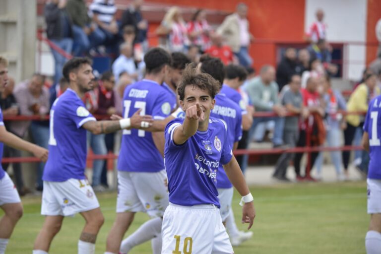 Palencia Cristo Atlético en su visita al Atlético Tordesillas. Fotografía: Julio Robles