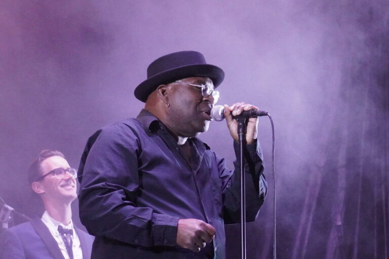 Palencia en Negro dio inicio con Barrence Whitfield. Fotografía: Sergio Lozano