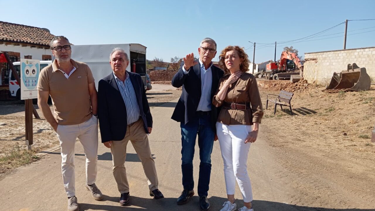 Visita de la directora general de Vivienda, María Pardo, a la localidad de San Pedro de Cansoles.