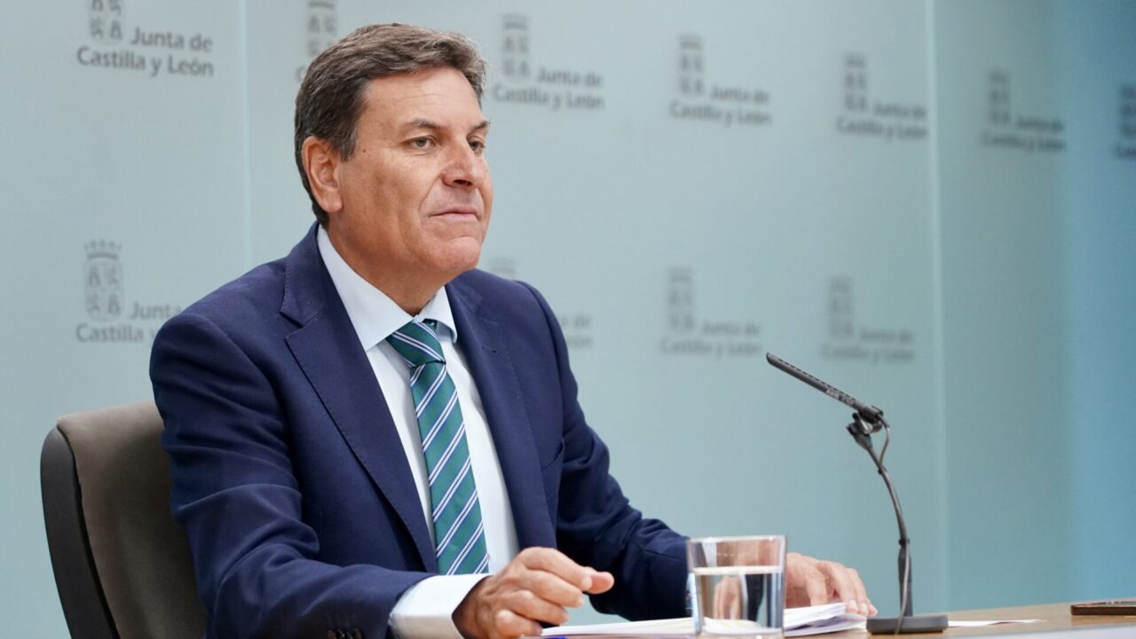 El consejero de Economía y Hacienda y portavoz de la Junta, Carlos Fernández Carriedo, comparece para informar de los asuntos aprobados en el Consejo de Gobierno. Fotografía: Leticia Pérez (ICAL)