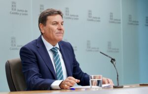 El consejero de Economía y Hacienda y portavoz de la Junta, Carlos Fernández Carriedo, comparece para informar de los asuntos aprobados en el Consejo de Gobierno. Fotografía: Leticia Pérez (ICAL)