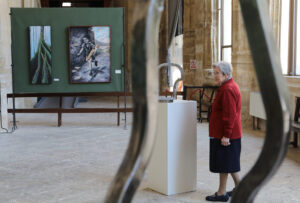 Muestra del grupo de artistas Thieldon, protagonizada por obras del pintor francés Delphy, en el claustro de la Catedral de Palencia, con motivo del hermanamiento entre Bourges y Palencia. Fotografía: Brágimo
