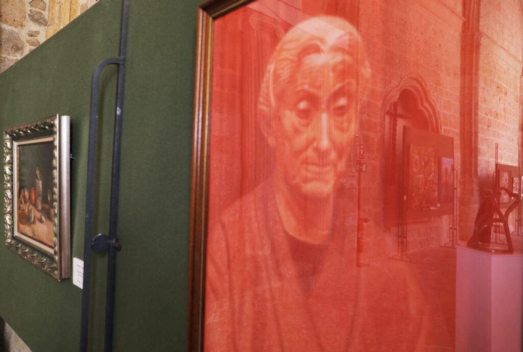 Muestra del grupo de artistas Thieldon, protagonizada por obras del pintor francés Delphy, en el claustro de la Catedral de Palencia, con motivo del hermanamiento entre Bourges y Palencia. Fotografía: Brágimo
