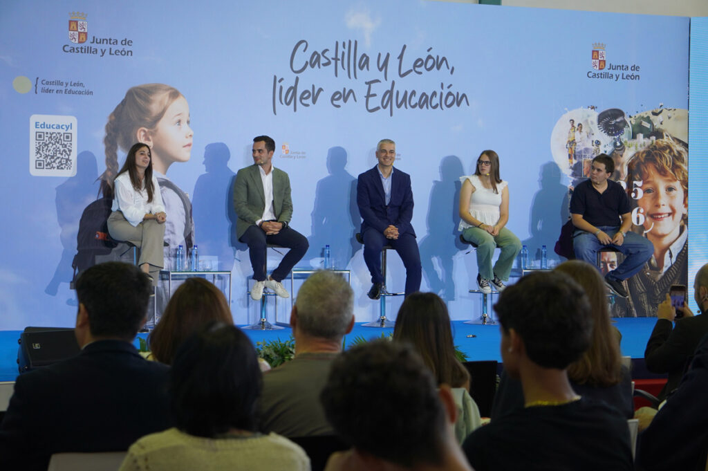 Visita de Fernández Mañueco al IESO Canal de Castilla - Inauguración Curso 2025-2026. A. Acitores