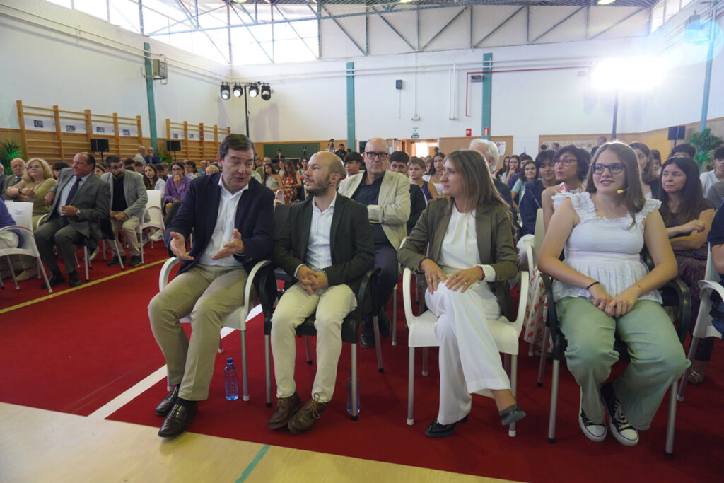 Visita de Fernández Mañueco al IESO Canal de Castilla - Inauguración Curso 2025-2026. A. Acitores