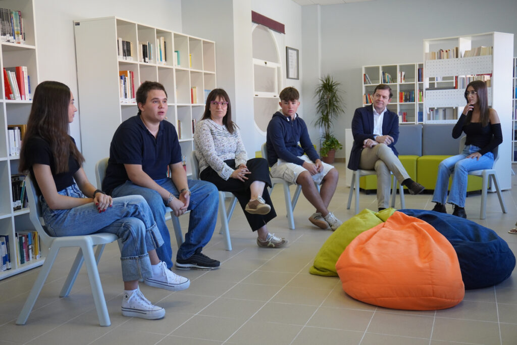 Visita de Fernández Mañueco al IESO Canal de Castilla - Inauguración Curso 2025-2026. A. Acitores