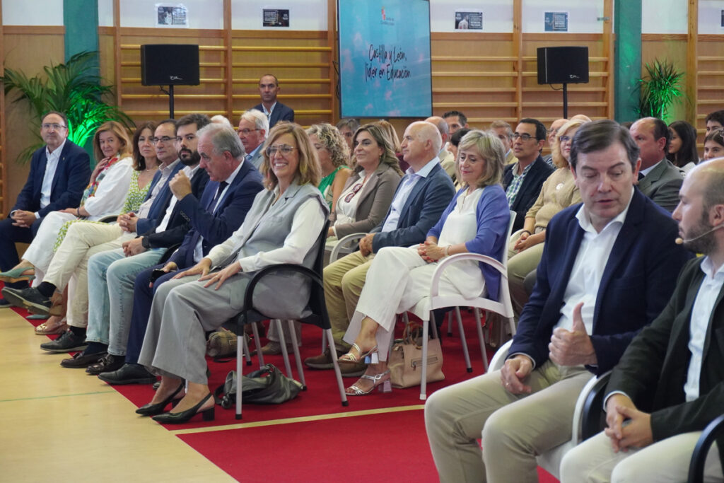Visita de Fernández Mañueco al IESO Canal de Castilla - Inauguración Curso 2025-2026. A. Acitores