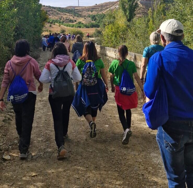 Participantes en la marcha de ayer.
