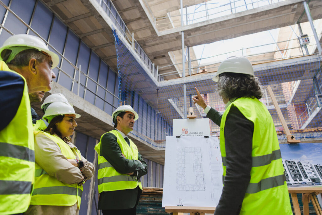 Visita a la construcción de viviendas colaborativas en Palencia