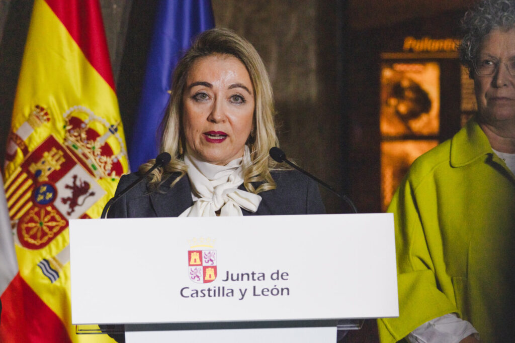 Presentación del XVIII Congreso de Juego en Palencia con banderas de España y Europa
