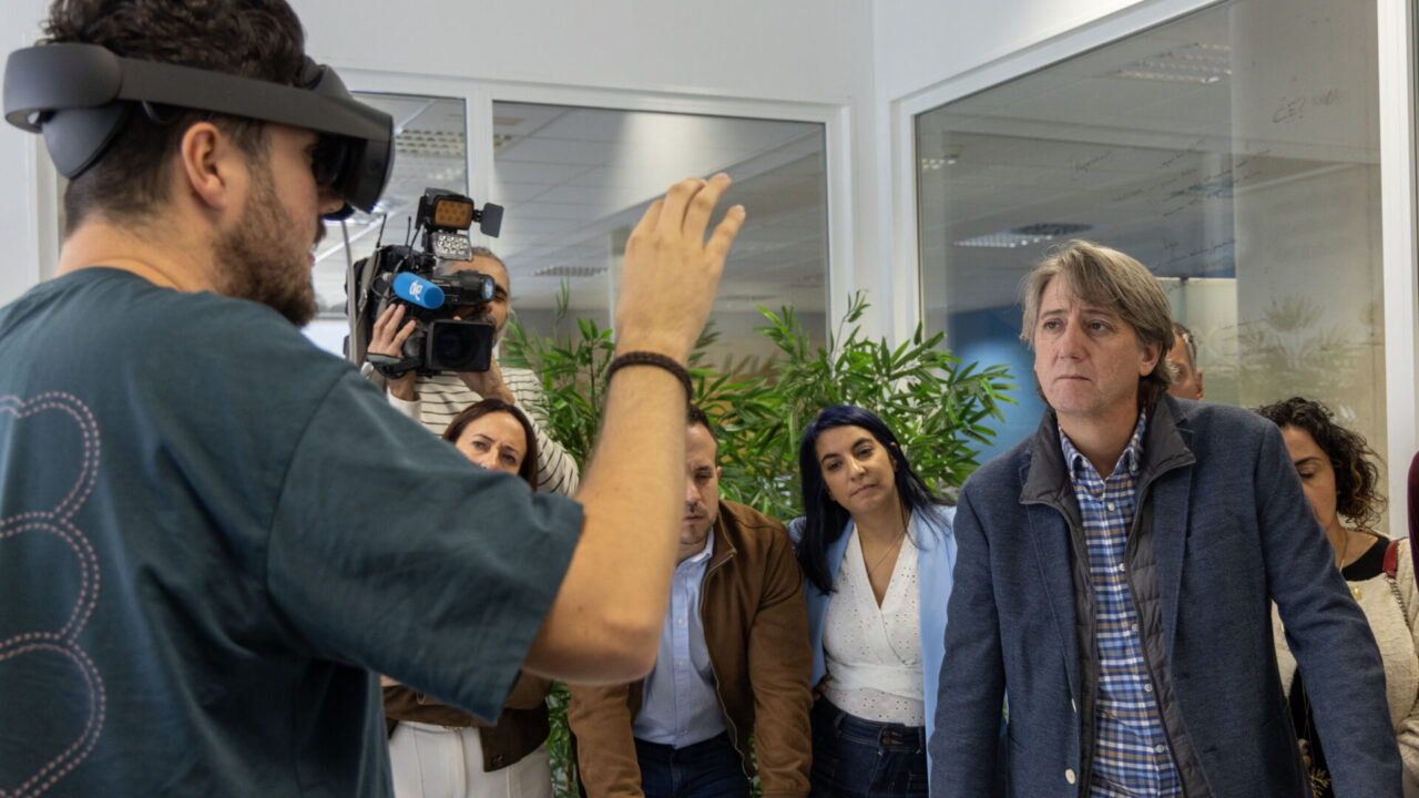 El secretario general del PSOECyL visita el Parque Científico de la Universidad de Salamanca. / ICAL
