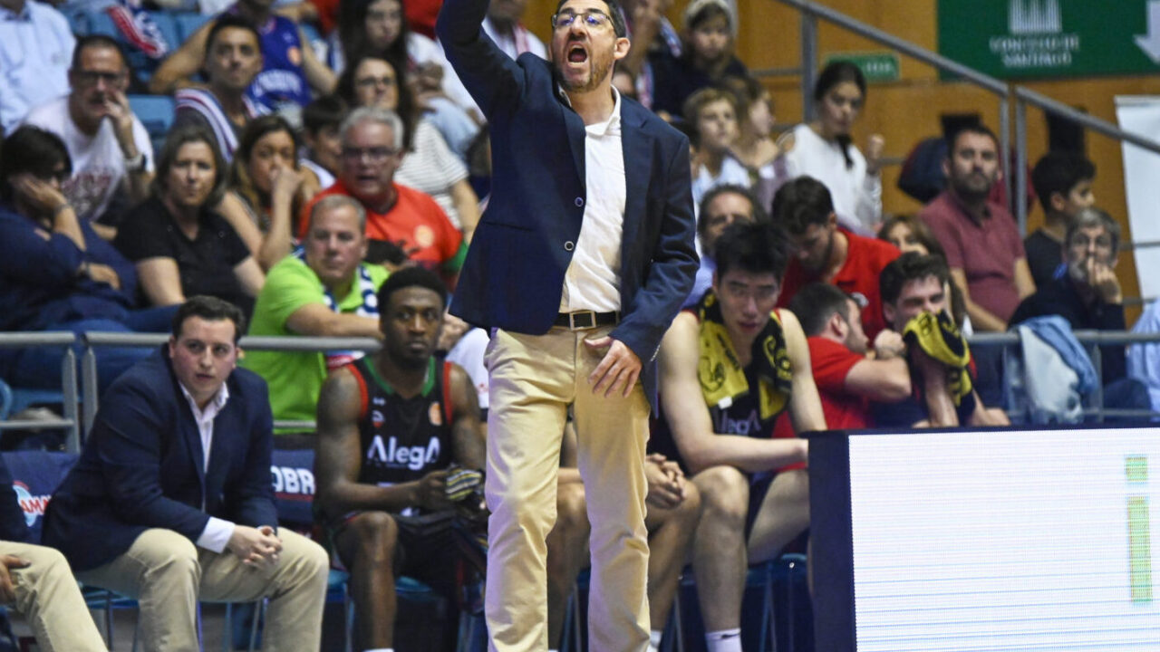 Lolo Encinas, en la partido ante el Obradoiro de la semana pasada. / ADRIÁN BAULDE