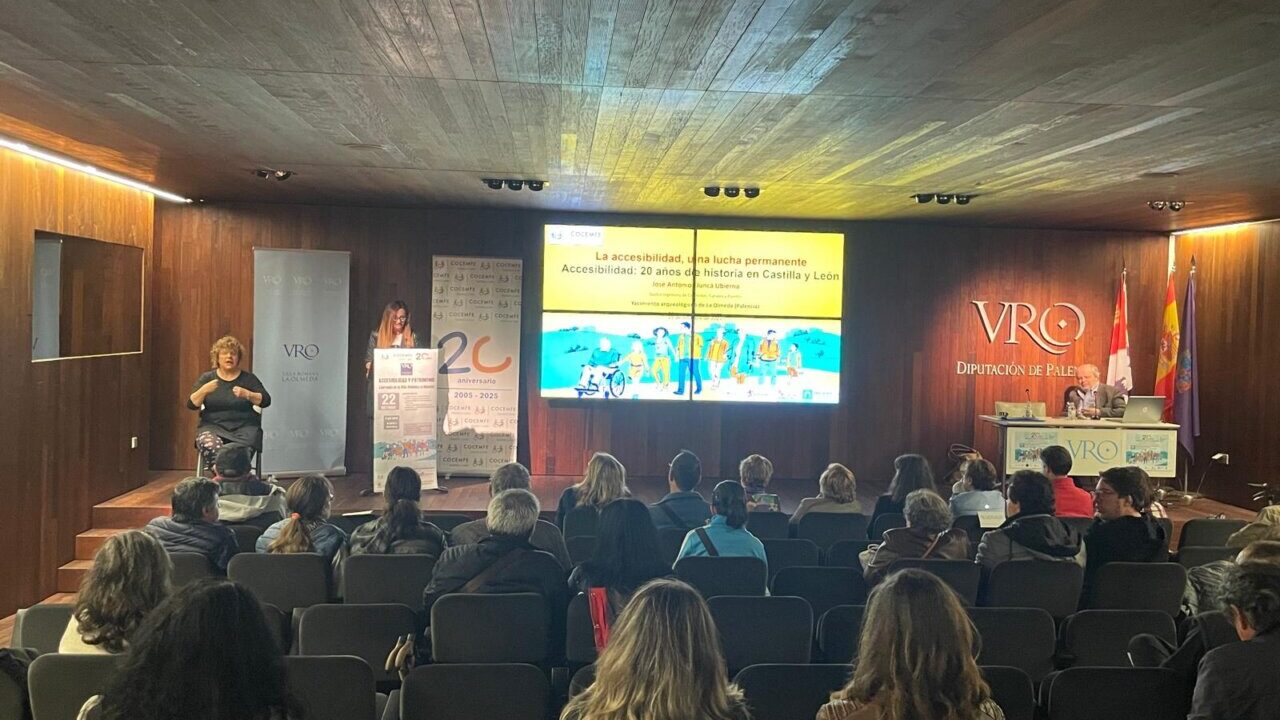 Evento de COCEMFE con presentaciones sobre accesibilidad y transformación social