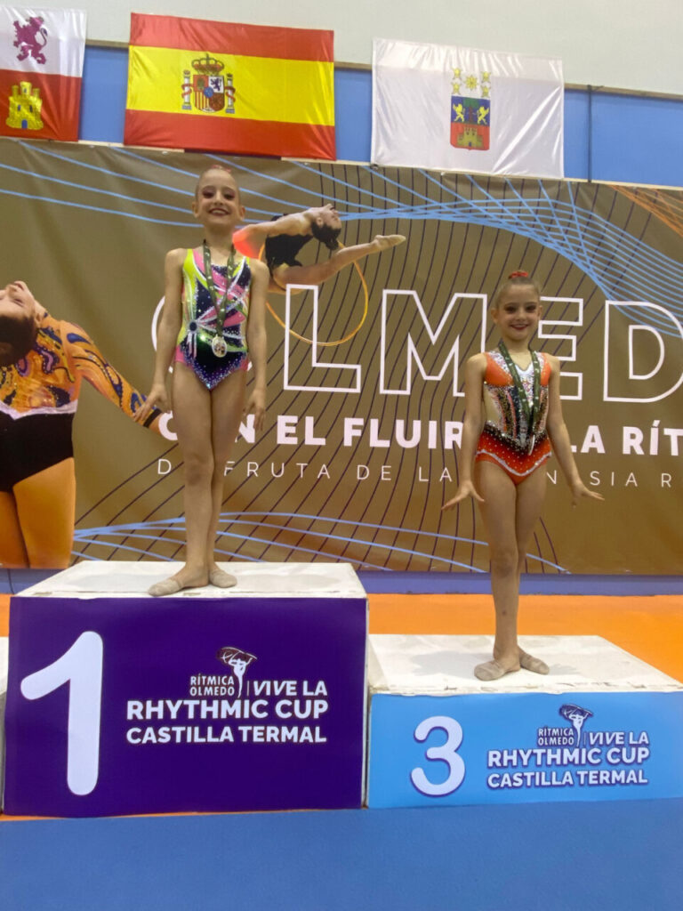 Gimnastas en el podio tras competir en la Copa de España Base.