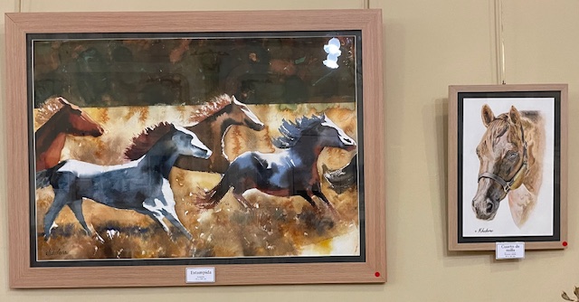 Gonzalo Páez expone sus potentes caballos y toros en el Casino de Palencia