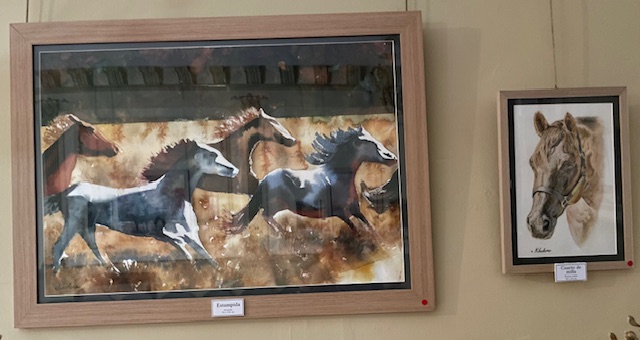 Gonzalo Páez expone sus potentes caballos y toros en el Casino de Palencia