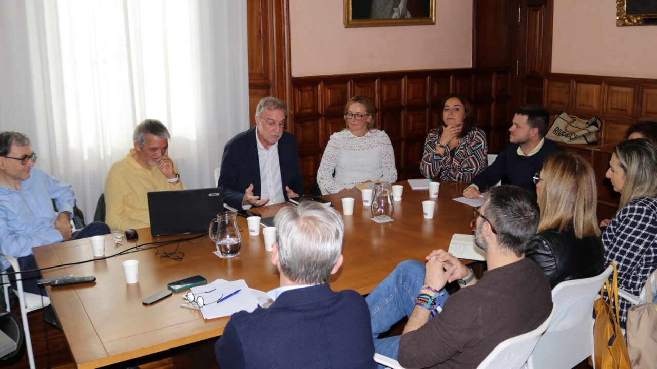 El Ayuntamiento acoge la primera de las reuniones de la Comisión de Seguimiento Político del PGOU