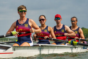 Equipo de remo con Paco San Martin en el mundial de Remo de Shangai