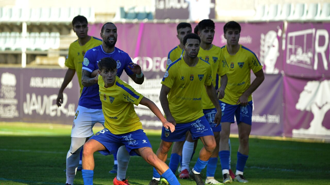 Palencia Cristo Atlético contra Atlético Mansillés. Fotografía Julio Robles
