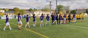 Palencia Fútbol Femenino en su visita al Colegios Diocesanos. Fotografía: Palencia FF