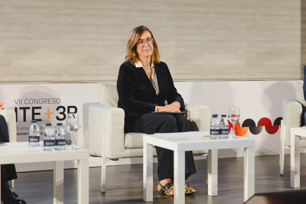 Participantes del VII Congreso ITE+3R discutiendo sobre sostenibilidad