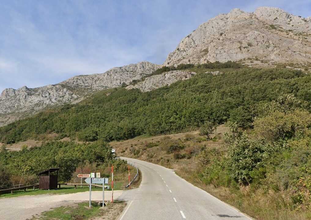 Imagen del kilómetro 15 de la P-210, a la altura del aparcamiento de la senda del Gigante de Valle Estrecho. / Google Street View